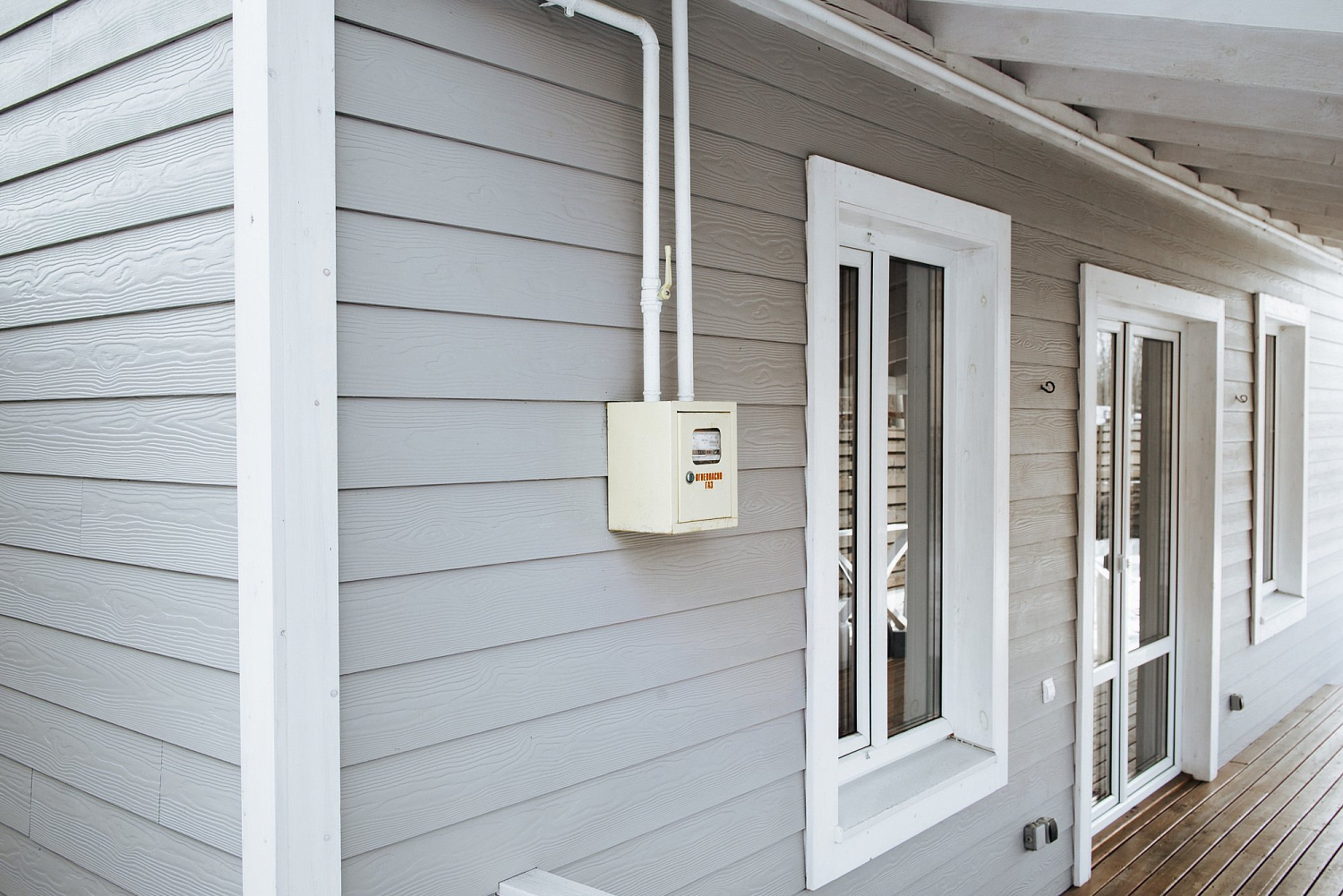 Сайдинг под дерево Cedral Wood C05 Серый минерал